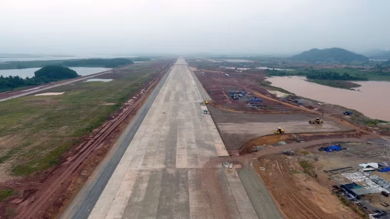 Sân bay quốc tế Vân Đồn trải dài 290ha tại xã Đoàn Kết, huyện Vân Đồn. Sau khi hoàn thành, hằng năm sân bay sẽ đón hơn 6 triệu hành khách. Ảnh: Titangroup.