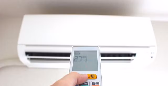 Kết hợp quạt điện với điều hòa tưởng như tốn điện gấp 2 lần nhưng thực tế lại là biện pháp làm mát hiệu quả mà vẫn tiết kiệm phần nào công suất điện.