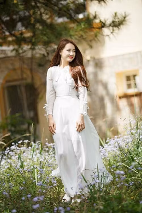 Với gương mặt khả ái, Nhã Phương còn được mời đóng quảng cáo, làm đại sứ thương hiệu...Ảnh: Facebook Navi Nha Phương.
