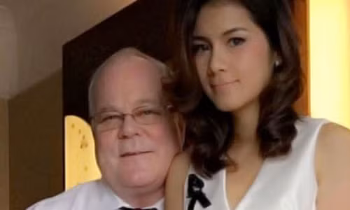 Nat Kejsarin, 33 tuổi, chụp ảnh cùng chồng cũ Harold Jennings Nesland, 72 tuổi.
