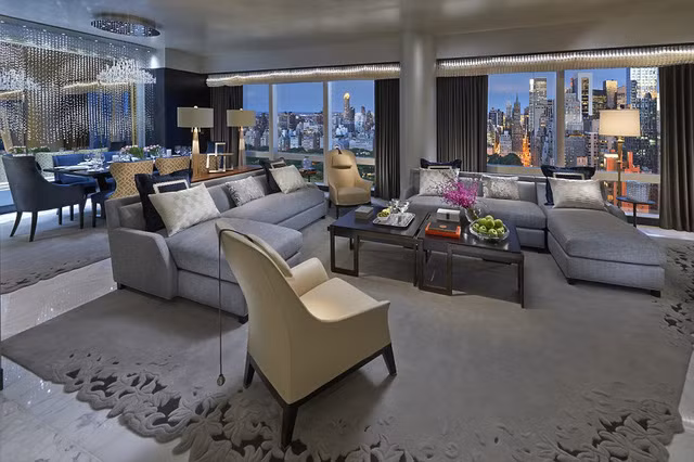 Căn hộ Suite 5000 nằm tại tầng 50 tại khách sạn 5 sao Mandarin Oriental New York là căn hộ độc quyền với giá 36.000 USD/đêm (829 triệu đồng). Ảnh: Forbes.