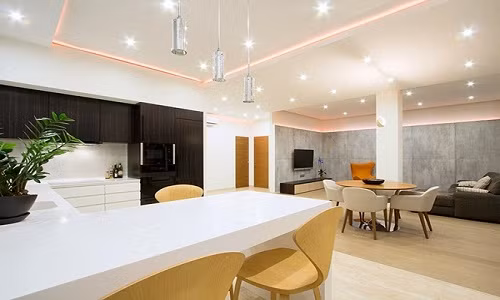Đây là một sai lầm nghiêm trọng, đặc biệt với nhà có trần cao, đèn led không hoạt động tốt, vô tình biến căn phòng trở nên tù mù.