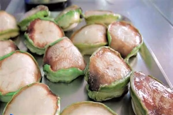 Bào ngư viền xanh được đánh bắt tự nhiên từ vùng biển miền Nam nước Úc tại độ sâu 35m dưới biển (vùng Tasmania). Ảnh: FB Hải sản giá gốc.