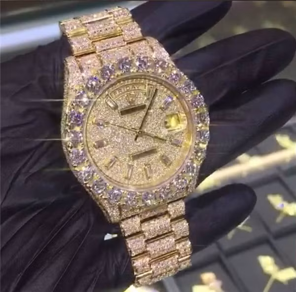 Đồng hồ nạm kim cương Rolex trị giá 70.000 bảng Anh.