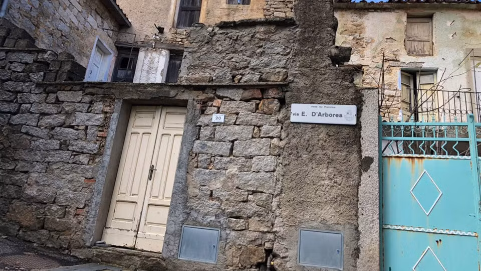 Chi phí cải tạo nhà khoảng 25.000 USD.