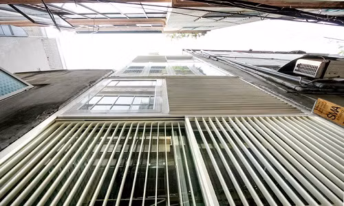 Nằm trong ngõ hẹp 1m nhưng ngôi nhà nhỏ 10m2 ở Cầu Giấy (Hà Nội) vẫn ngập ánh sáng và thông thoáng lạ thường.
