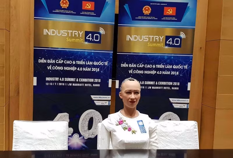 Nhung cau noi an tuong cua robot Sophia khi den VN-Hinh-2
