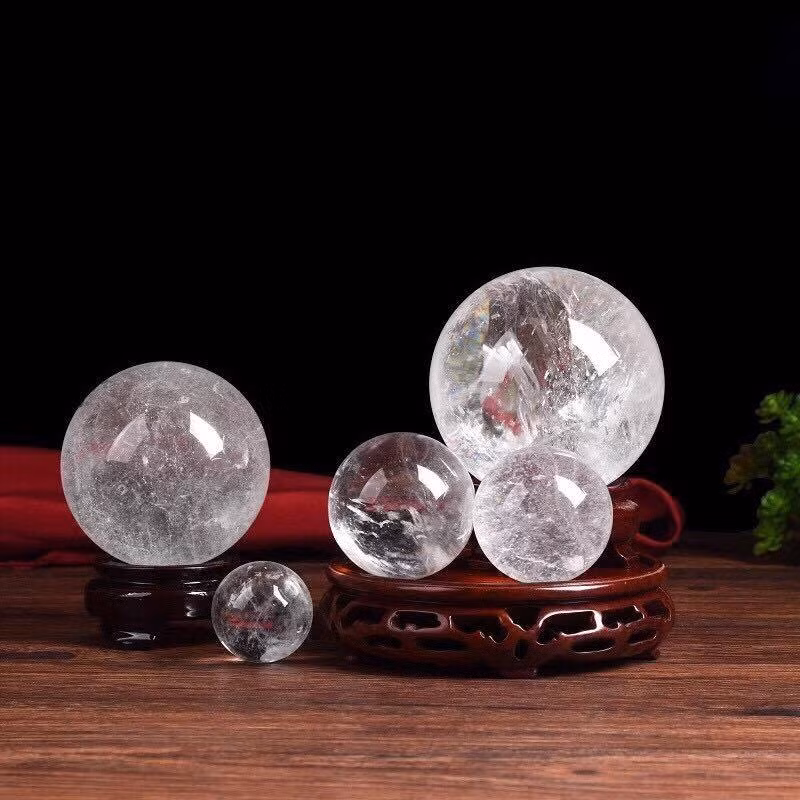 Quả cầu phong thủy là biểu tượng của trí tuệ, công danh và tài lộc. Ảnh: Quatangvangdep.