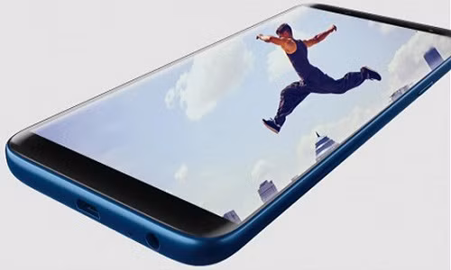Galayx J8 cũng có màn hình vô cực cỡ 6 inch rộng rãi.