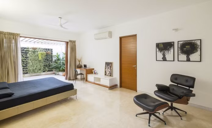 Phòng ngủ đẹp với view xanh mướt.
