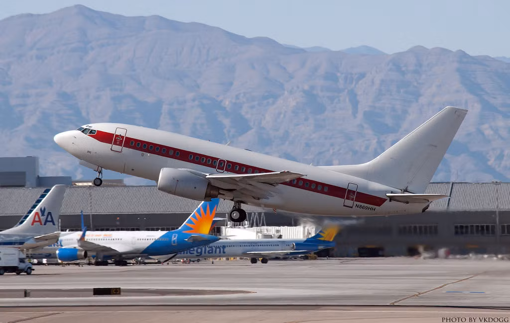 Theo Dailymail, Janet Airlines có nhiệm vụ chuyên chở các quan chức chính phủ Mỹ xuất phát từ sân bay Las Vegas McCarran tới căn cứ quân sự tuyệt mật Vùng 51 ở phía nam bang Nevada. Ảnh: Vkdogg.