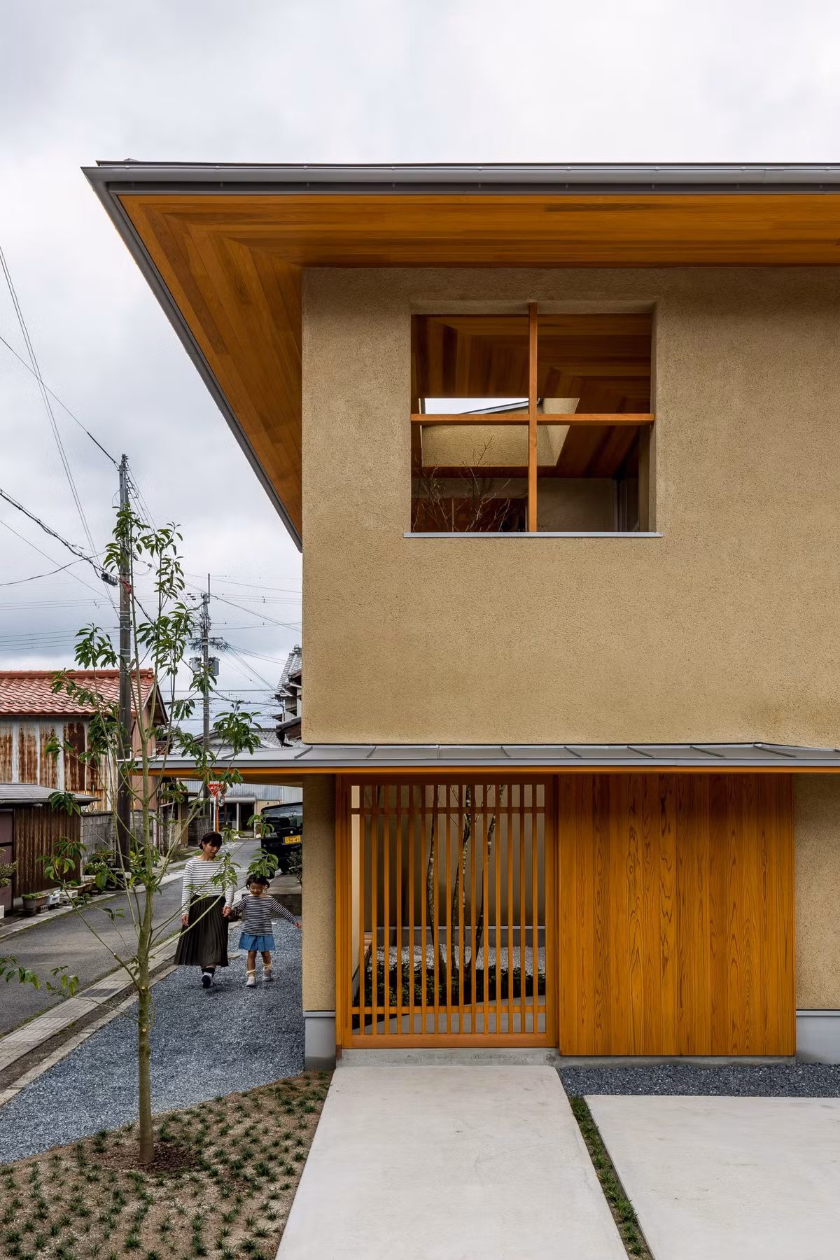 Nằm tại tỉnh Shiga (Nhật Bản), ngôi nhà nhỏ để lại ấn tượng cho mỗi vị khách ghé qua bởi thiết kế thoáng đãng với khu vườn trong nhà.