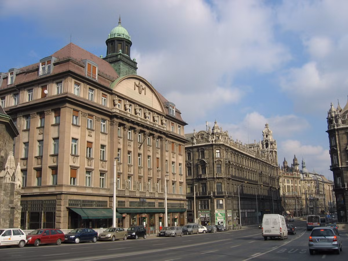 Thủ đô Budapest (Hungary) cũng là một trong những thành phố lớn có mật độ dân số cao nhất tại EU. Đó cũng là một phần nguyên nhân đẩy giá bất động sản ở đây lên cao. Ảnh: Wiki.