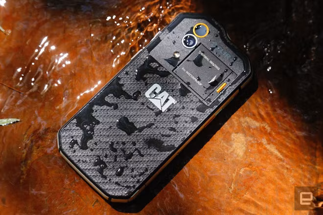 Caterpillar là công ty đa ngành nghề từ máy móc, cơ khí, thời trang cho đến smartphone.