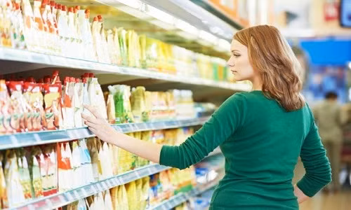 Trước khi đi mua đồ, nên liệt kê danh sách những thứ cần thiết và mua đúng theo số đó để tránh tình trạng vung tay quá trán.