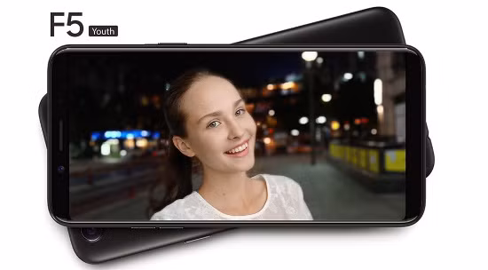 Dựa trên thành công của F5, chỉ sau một tháng Oppo tiếp tục tung ra phiên bản rút gọn mang tên Oppo F5 Youth (6,2 triệu đồng) có mức giá thấp hơn một chút so với bản gốc nhưng vẫn sở hữu những tính năng nổi bật.