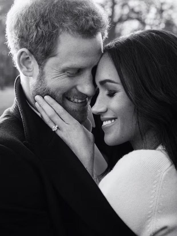 Sau lễ đính hôn được công bố vào cuối tháng 11/2017, đám cưới của Hoàng tử Harry và vị hôn thê Meghan Markle sẽ chính thức diễn ra vào 19/5/2018. Cặp đôi này sẽ trao nhẫn cho nhau tại Nhà nguyện St. George ở đài Windsor.