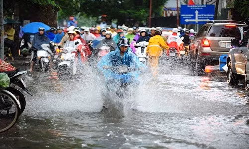 Tối nay, Hà Nội sẽ chuyển mưa dông, chấm dứt nắng nóng
