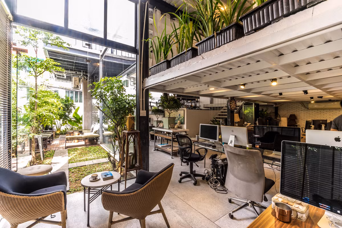 Tầng 1 là không gian dành cho khu văn phòng làm việc.