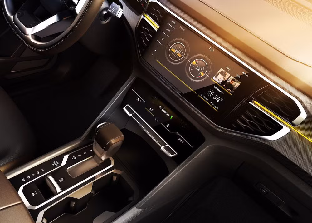 Mẫu bán tải Volkswagen Atlas Tanoak trang bị động cơ V6 3,6 lít, cho công suất 276 mã lực kết hợp cùng hộp số tự động 8 cấp và hệ dẫn động 4 bánh 4Motion. Volkswagen tuyên bố chiếc xe có khả năng tăng tốc 0-96 km/h chỉ trong 8,5 giây.