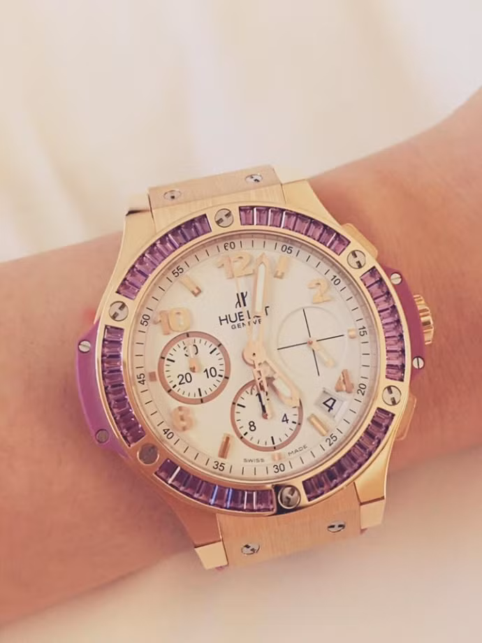 Mẫu đồng hồ Hublot màu tím. Ảnh: Baogiaothong.