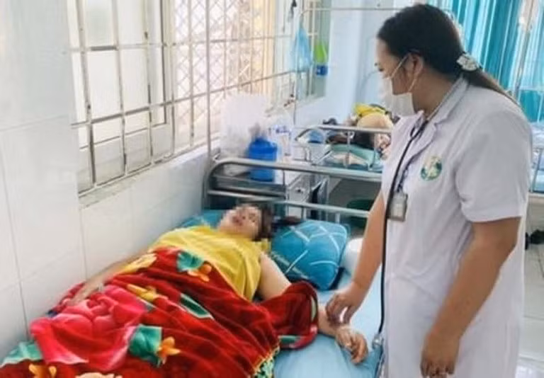 22 người nhập viện nghi bị ngộ độc sau khi ăn cỗ đám cưới - Hình 2 22 nguoi nhap vien nghi bi ngo doc sau khi an co dam cuoi-Hinh-2