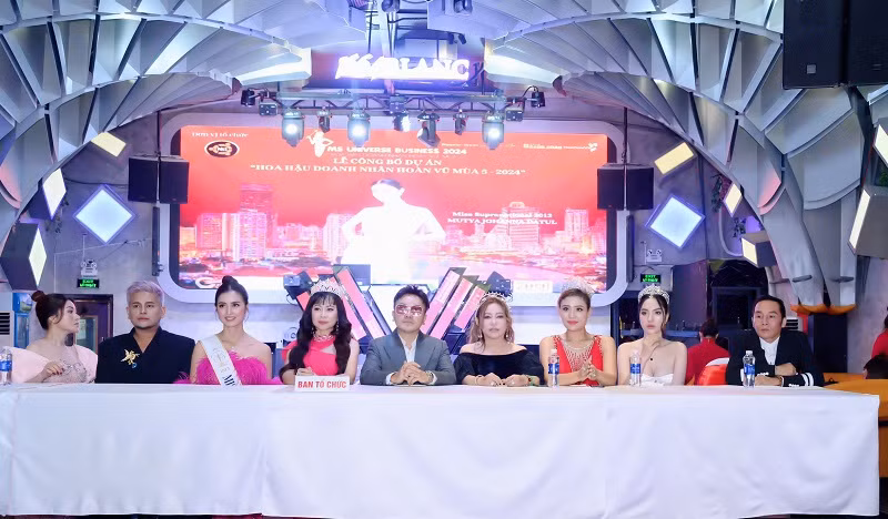 Ca si Duong Ngoc Thai cham thi Hoa hau Doanh nhan Hoan vu 2024
