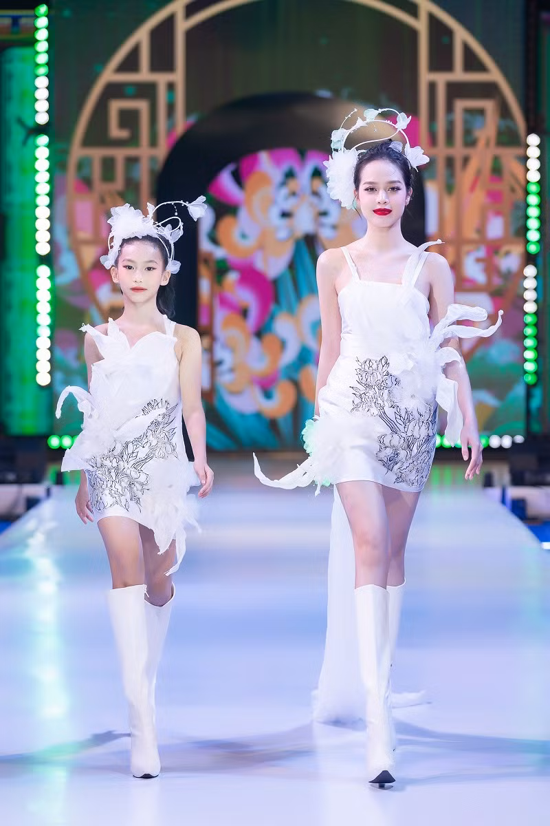 NSUT Phi Dieu lam vedette show thoi trang cua NTK Ta Linh Nhan-Hinh-4