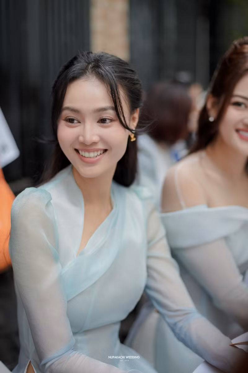 Ninh Dương Lan Ngọc hút ống kính với nhan sắc xinh đẹp.