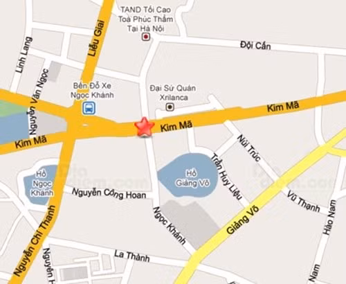 Vụ án cướp của giữa ban ngày đáng nhớ của Khánh Trắng là vụ cướp ở Kim Mã. Khánh quen biết anh Vũ Thanh Mạnh, trú tại 71D-E Kim Mã, Ba Đình. Anh Mạnh kinh doanh vũ trường và karaoke. Năm 1994, anh Mạnh vay của Dương Văn Đích 400 triệu đồng, giữa năm 1995 vay của Khánh “trắng” 105 triệu đồng, đầu năm 1996 vay của Trần Văn Minh (em ruột cùng mẹ khác cha với Khánh) 10 triệu đồng và một số người khác nữa. Hàng tháng, anh Mạnh vẫn trả một phần tiền gốc và lãi. Tuy nhiên, do kinh doanh thua lỗ nên ngày 4/5/1996, anh Mạnh đã mời các chủ nợ đến bàn cách trả nợ và xin khất nợ, cuộc họp này có cả Khánh “trắng”.