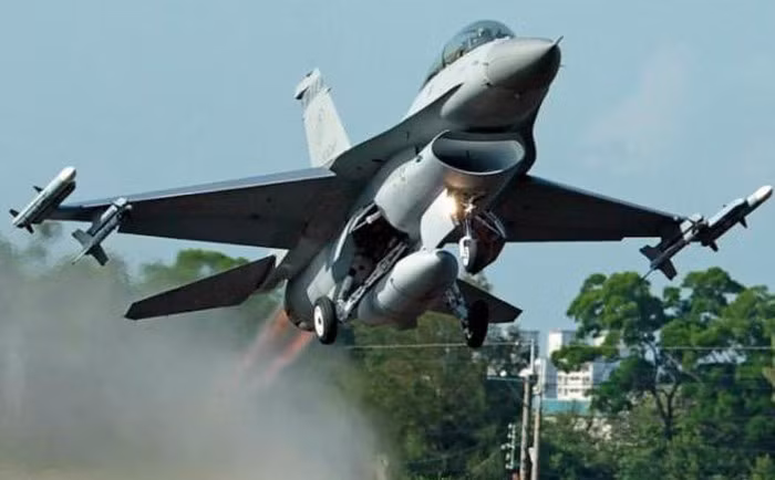 Tuy nhiên những tháng gần đây, phi đội F-16 phải hoạt động với tần suất liên tục cao, khi các máy bay quân sự của Trung Quốc thường xuyên bay vào Vùng nhận dạng phòng không của đảo Đài Loan.
