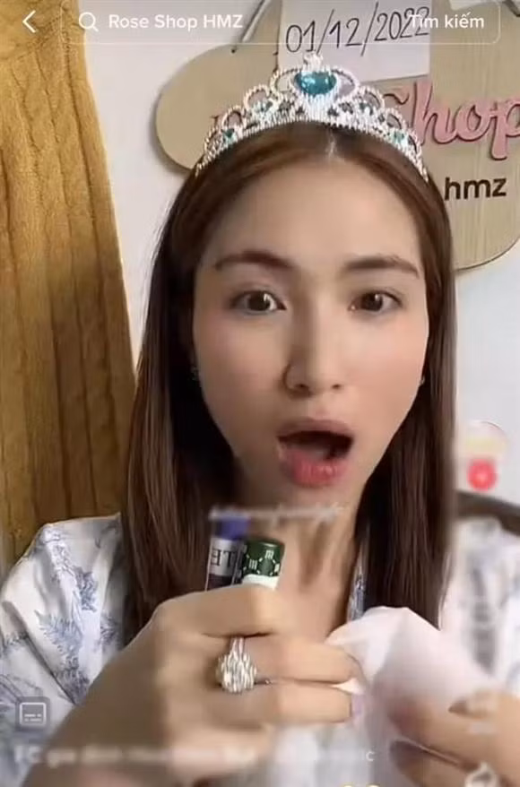 Hoa Minzy tau hai voi man thao voi nhan kim cuong sieu khung-Hinh-2