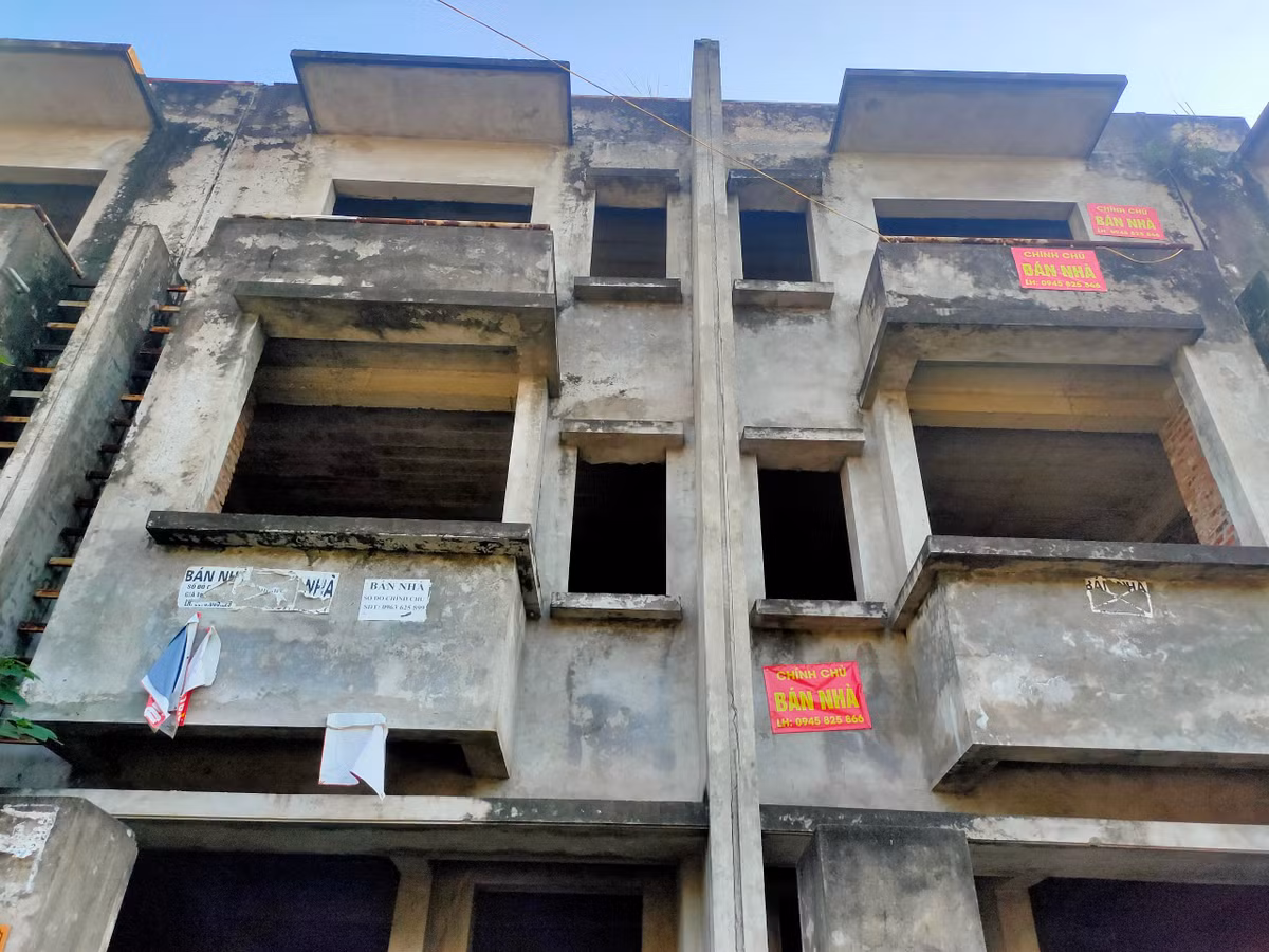 Hầu hết nhà liền kề bỏ hoang trong KĐTM Vân Canh được giao bán, có chủ giao bán với giá lên tới 80 triệu đồng/m2.