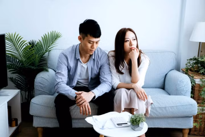 Than 30 tuoi khong tien, ban trai noi mot cau hoang mang tot do