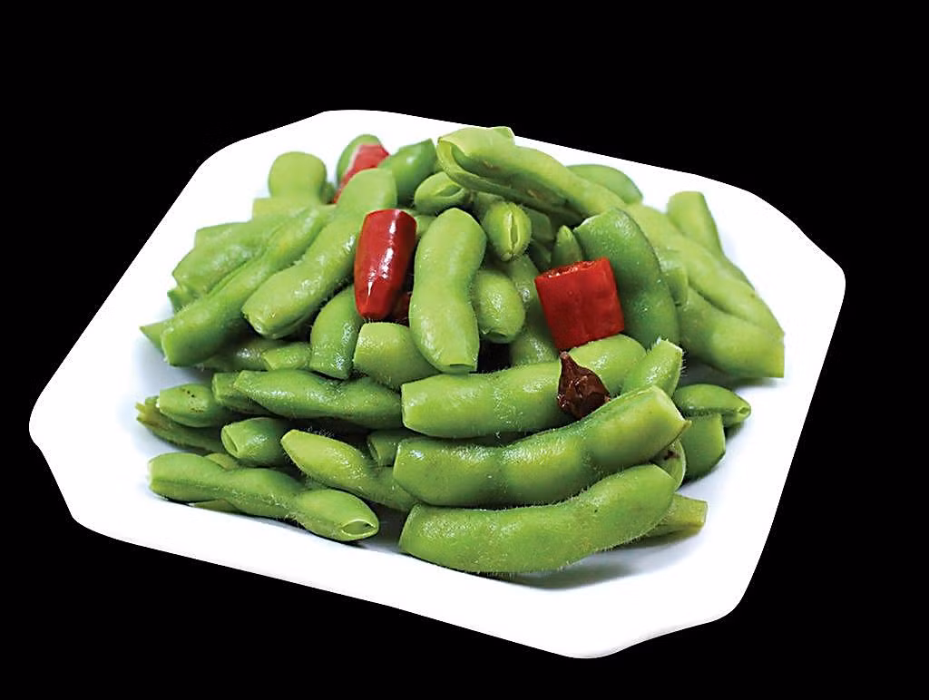 Do đậu tương luộc chứa hàm lượng kali cao, vào mùa hè, mùa đậu tương nên thường xuyên ăn món này sẽ giúp bù đắp lại lượng kali bị mất qua đường mồ hôi, giúp giảm căng thẳng, mệt mỏi và cảm giảm chán ăn. Ảnh: 58pic.