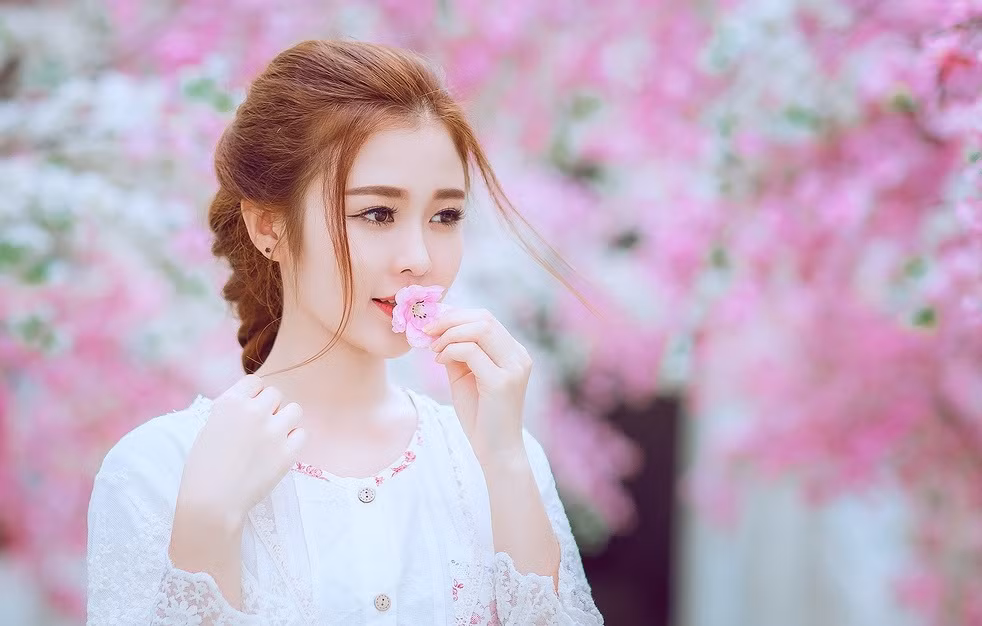 Tuổi Tỵ: Công việc: Áp lực tương đối lớn khiến bạn căng thẳng, mệt mỏi. Tài vận: Cẩn thận trước lời mời chào, lôi kéo của tiểu nhân. Tình cảm: Yêu thương cần phải tôn trọng nhau, đừng bắt ép đối phương phải theo mình nếu không hai người chỉ suốt ngày căng thẳng, cãi vã. Hướng vượng tài: Xuất hành hướng Tây, kỵ hướng Bắc. Màu sắc vượng vận: Màu trắng. Quý nhân: Tuổi Dậu.