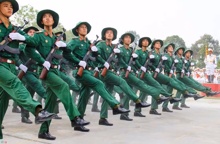 Bat ngo dan vu khi tham gia dieu binh 30/4 (2)-Hinh-2