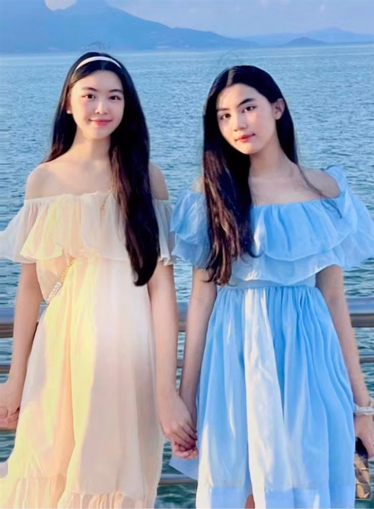 Không chỉ sở hữu vẻ ngoài nổi trội, hai cô con gái yêu của Quyền Linh còn học giỏi, sở hữu thành tích học tập xuất sắc cùng nhiều tài lẻ.