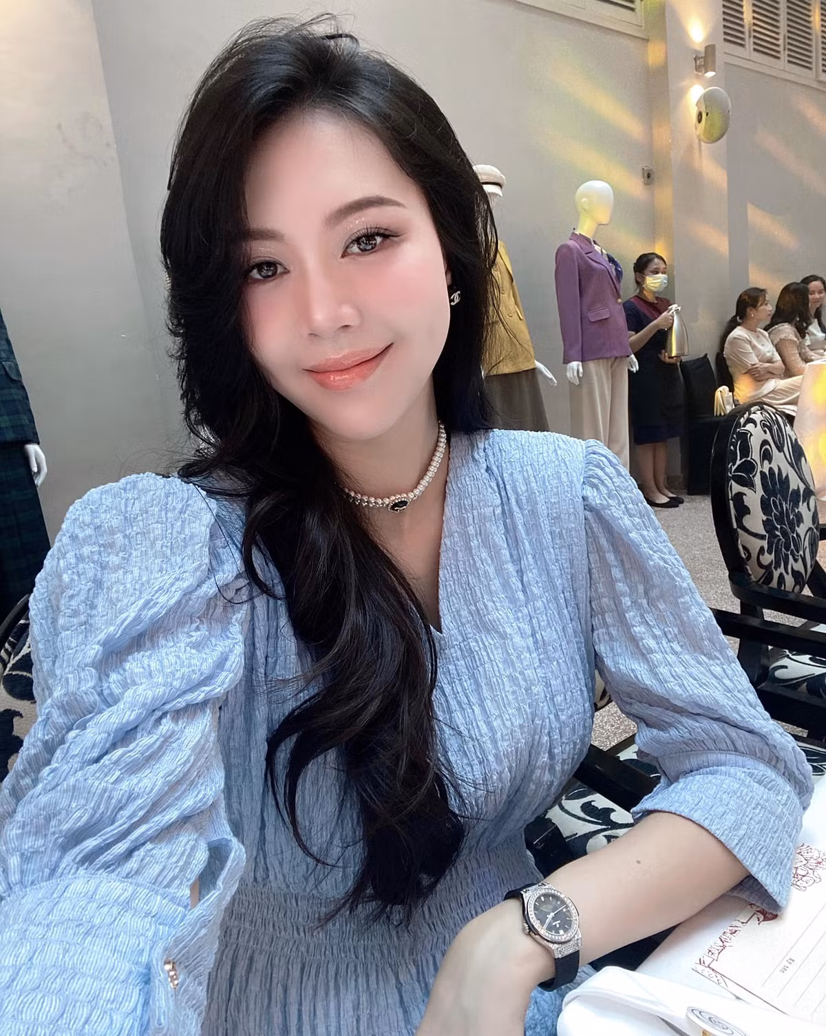 Nhìn ngoại hình và hôn nhân viên mãn của Ngọc Châm, nhiều người vào "xin vía" để sau này mình cũng có cuộc sống như vậy. Ảnh: FBNV
