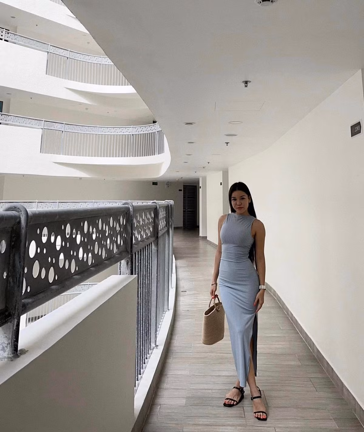 Được biết Văn Lâm đang tập luyện tích cực cho trận đấu ngày mai gặp Malaysia trên sân Mỹ Đình nên không thể cùng bạn gái hẹn hò lãng mạn như nhiều người đồn đoán.