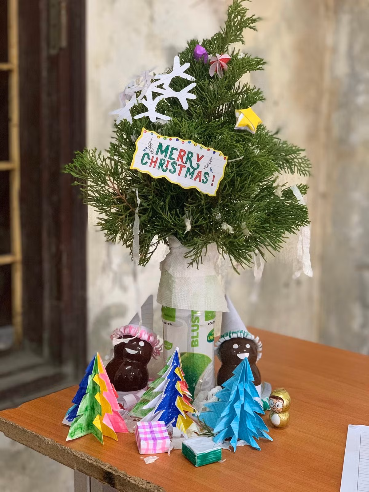 Vào mỗi dịp Giáng sinh, để chào đón dịp lễ này nhiều nơi đã trang trí những cây thông Noel cao lớn và trở thành địa điểm check-in của đông đảo giới trẻ.