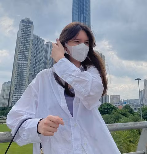 Dù có khoảng cách tuổi khá xa nhưng Đặng Văn Lâm rất yêu chiều cô em gái út.