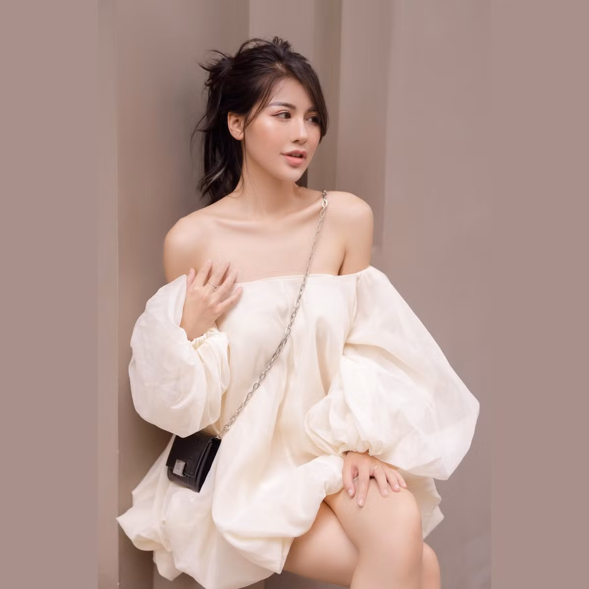 Cô là gương mặt nổi tiếng trên mạng xã hội nhờ vẻ ngoài cá tính.