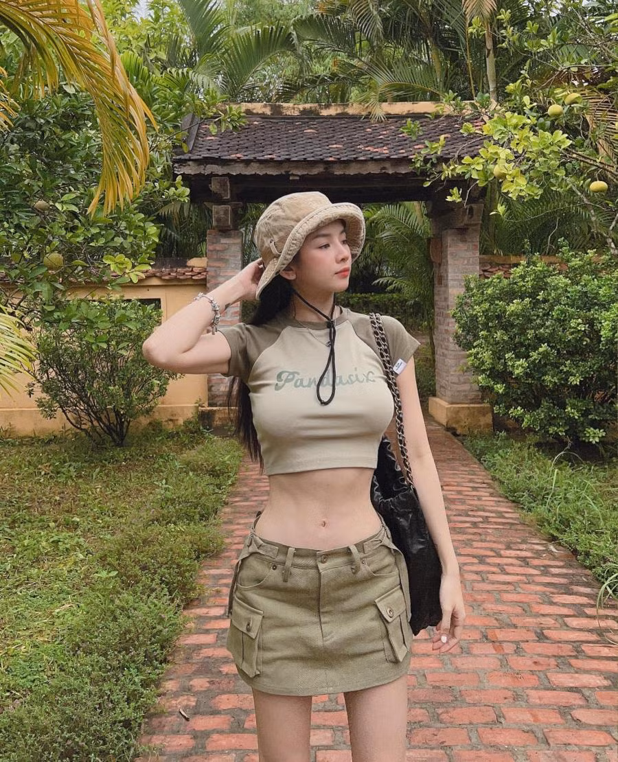 Chuộng mốt hở vòng eo, nữ DJ Đà Nẵng làm fans lo lắng Chuong mot ho vong eo, nu DJ Da Nang lam fans lo lang