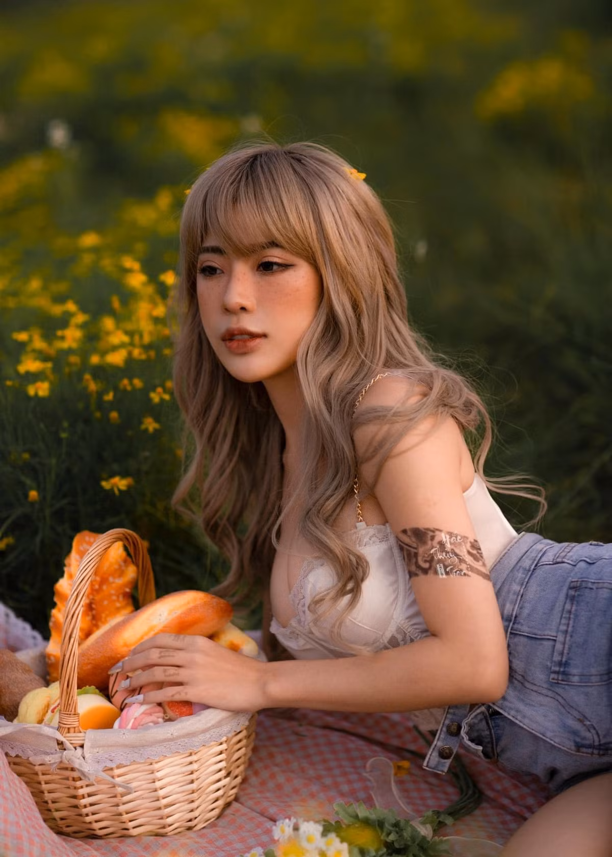 Uớc mơ lớn nhất của Tố Uyên là trở thành một diễn viên nổi tiếng, vì vậy 9X luôn cố gắng từng ngày, rèn luyện và học hỏi nhiều hơn kinh nghiệm.