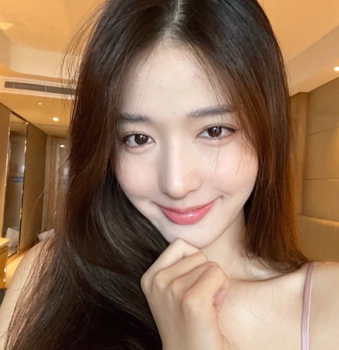 Nhiều người hâm mộ ưu ái gọi hot girl 10X là "thiên thần bóng rổ" hay "nữ thần bóng rổ" nhờ vào ngoại hình và tài năng chơi bóng của cô.