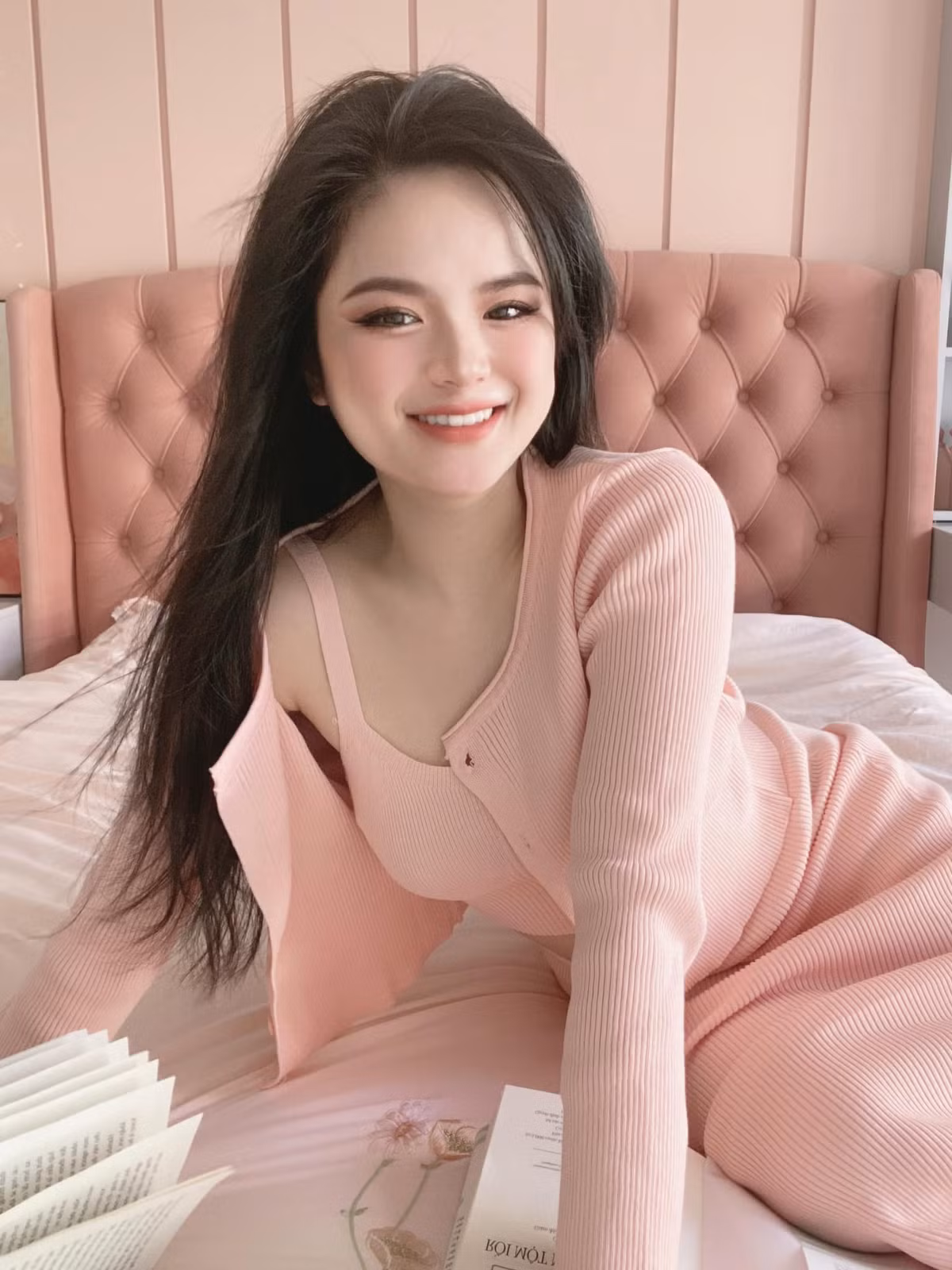 Hơn thế, nhờ biết cách “tiết chế” nhược điểm hình thể nên nhiều người khó nhận ra Hà Đan chỉ cao “3 mét bẻ đôi” mỗi khi lên đồ.