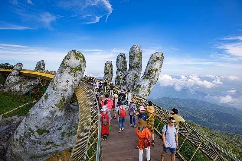 Vào dịp Tết, thành phố Đà Nẵng được trang hoàng linh lung và rực rỡ.