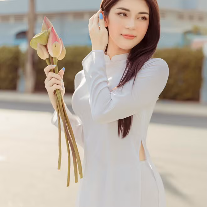 Lần thứ 2 góp mặt tại cuộc thi “Miss International Queen 2023” hot girl chuyển giới Lý Huỳnh My (sinh năm 1994, quê An Giang) một lần nữa gây chú ý bởi nhan sắc xinh đẹp và quyến rũ.