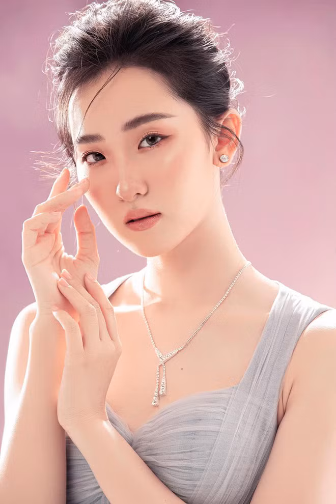 Phan Cẩm Nhi là hot girl được mệnh danh "bản sao Lưu Diệc Phi" vì sở hữu nhiều nét giống mỹ nhân Hoa ngữ.
